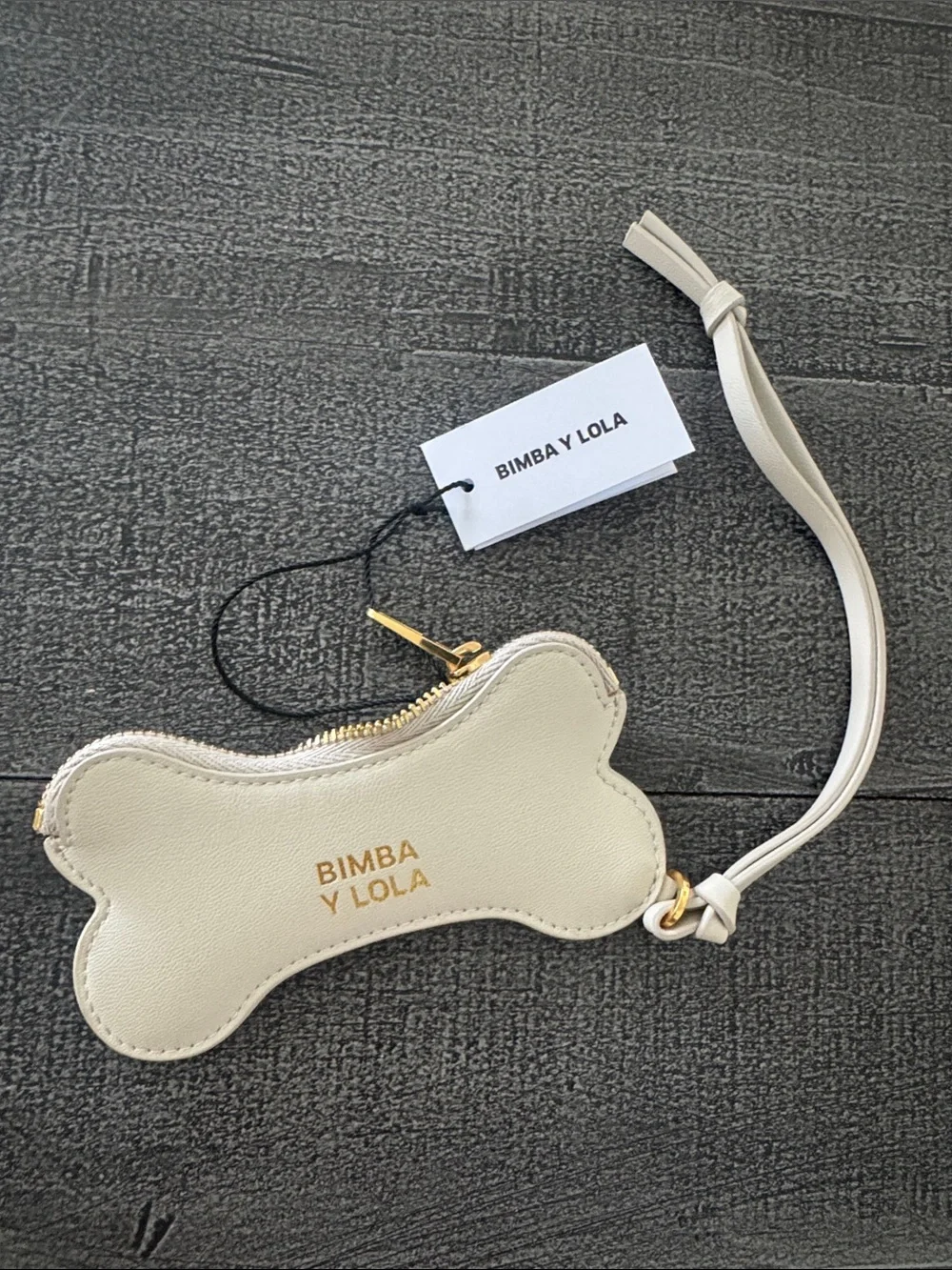 BIMBA Y LOLA Cream Bone-Shaped Dog Treat Pouch with Wrist Strap